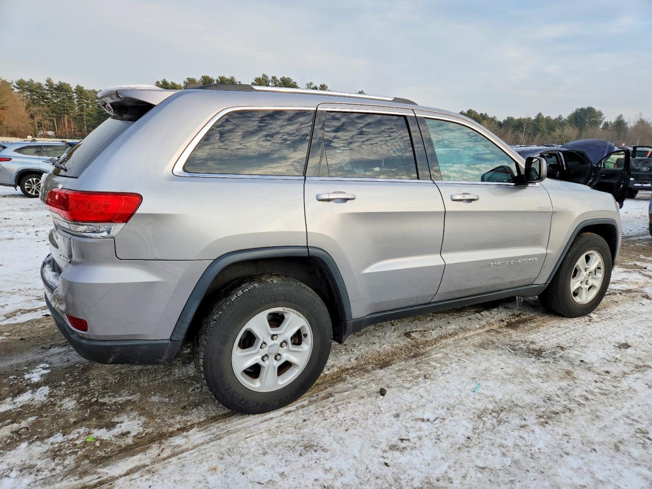 2015 JEEP GRAND CHEROKEE LAREDO photo 3