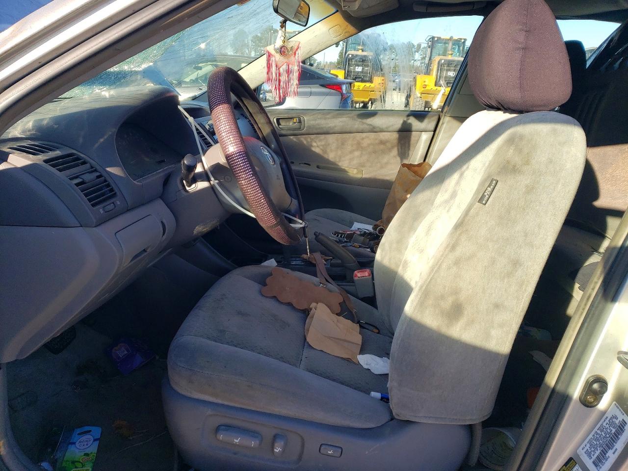 2004 TOYOTA CAMRY LE photo 19