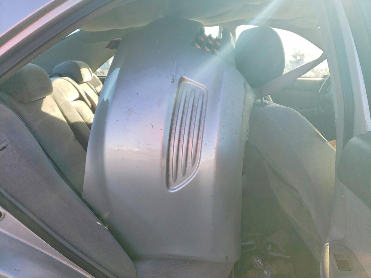 2004 TOYOTA CAMRY LE photo 28
