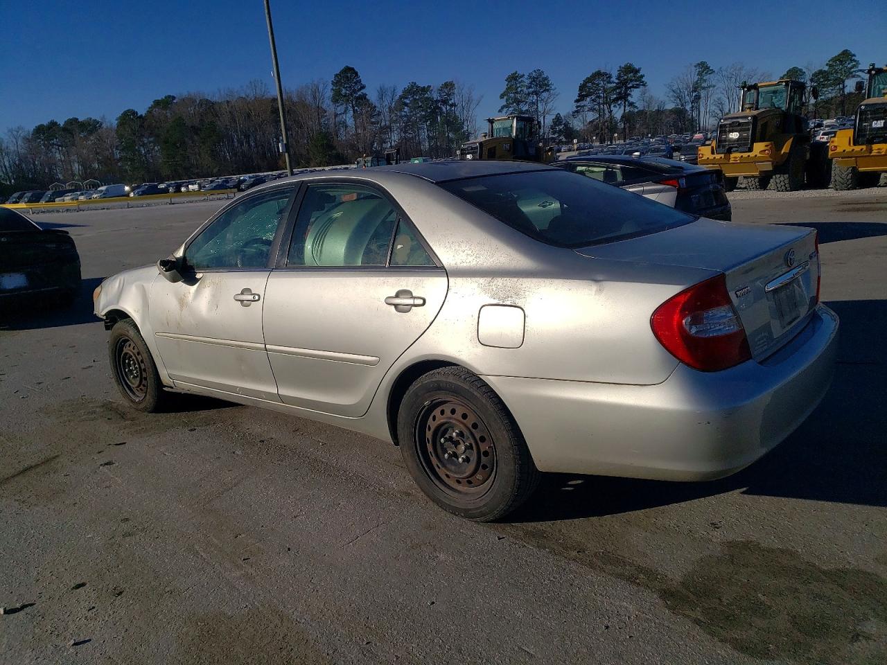 2004 TOYOTA CAMRY LE photo 4