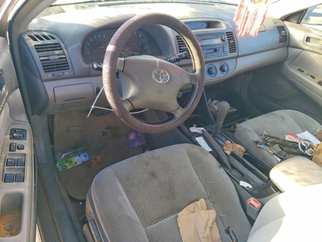 2004 TOYOTA CAMRY LE photo 22