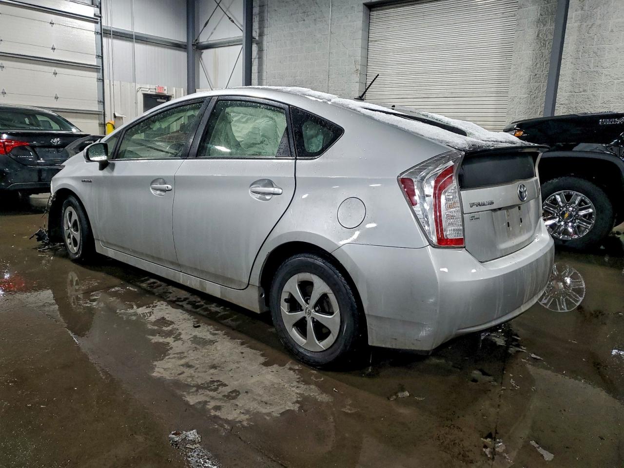 2015 TOYOTA PRIUS photo 2