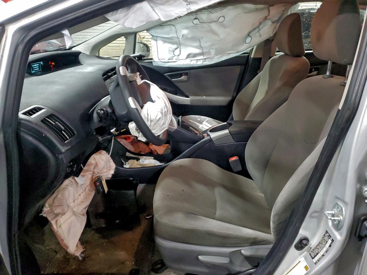 2015 TOYOTA PRIUS photo 7