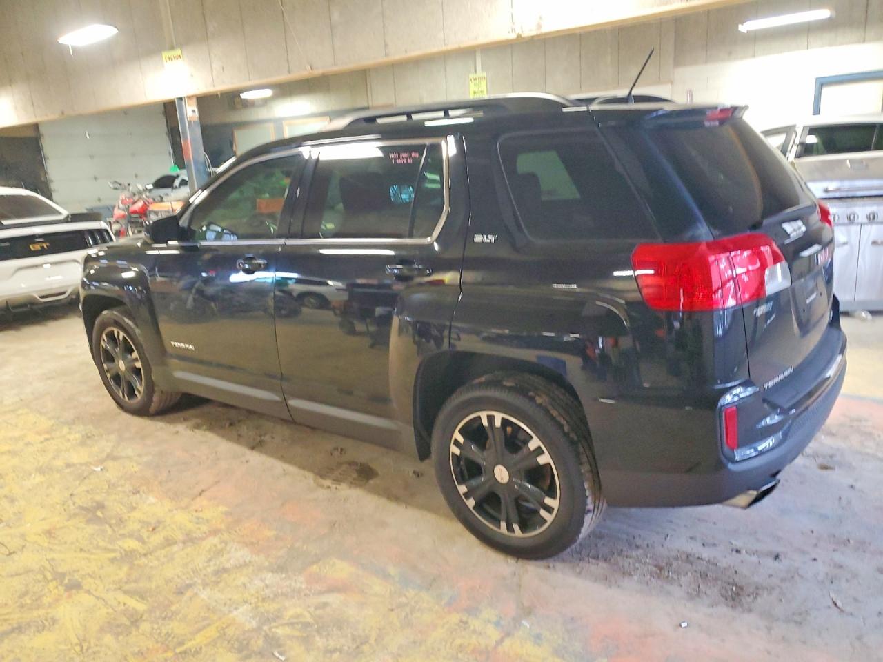 2017 GMC TERRAIN SLT photo 2
