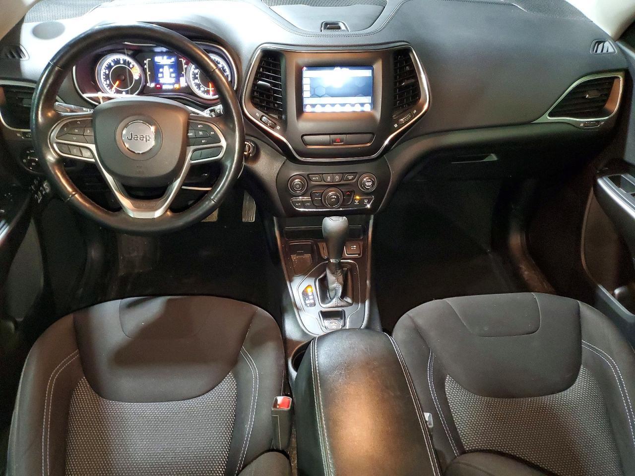2019 JEEP CHEROKEE LATITUDE photo 8