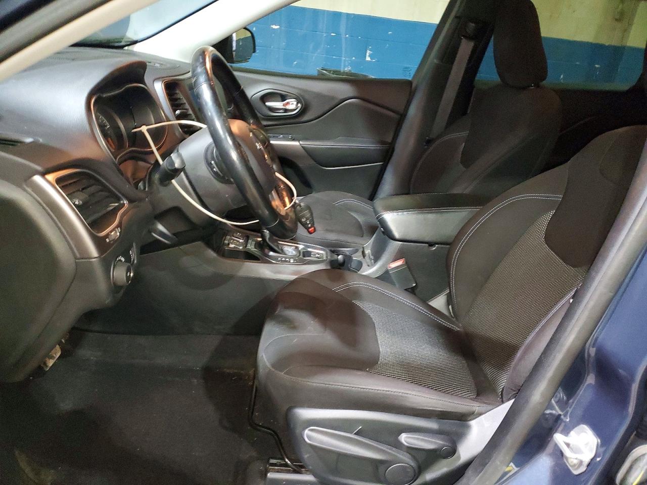 2019 JEEP CHEROKEE LATITUDE photo 7