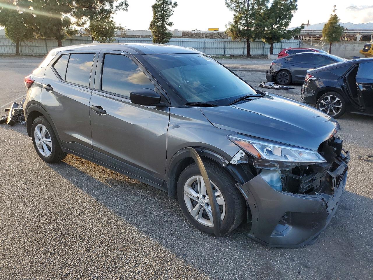 2021 NISSAN KICKS S photo 4