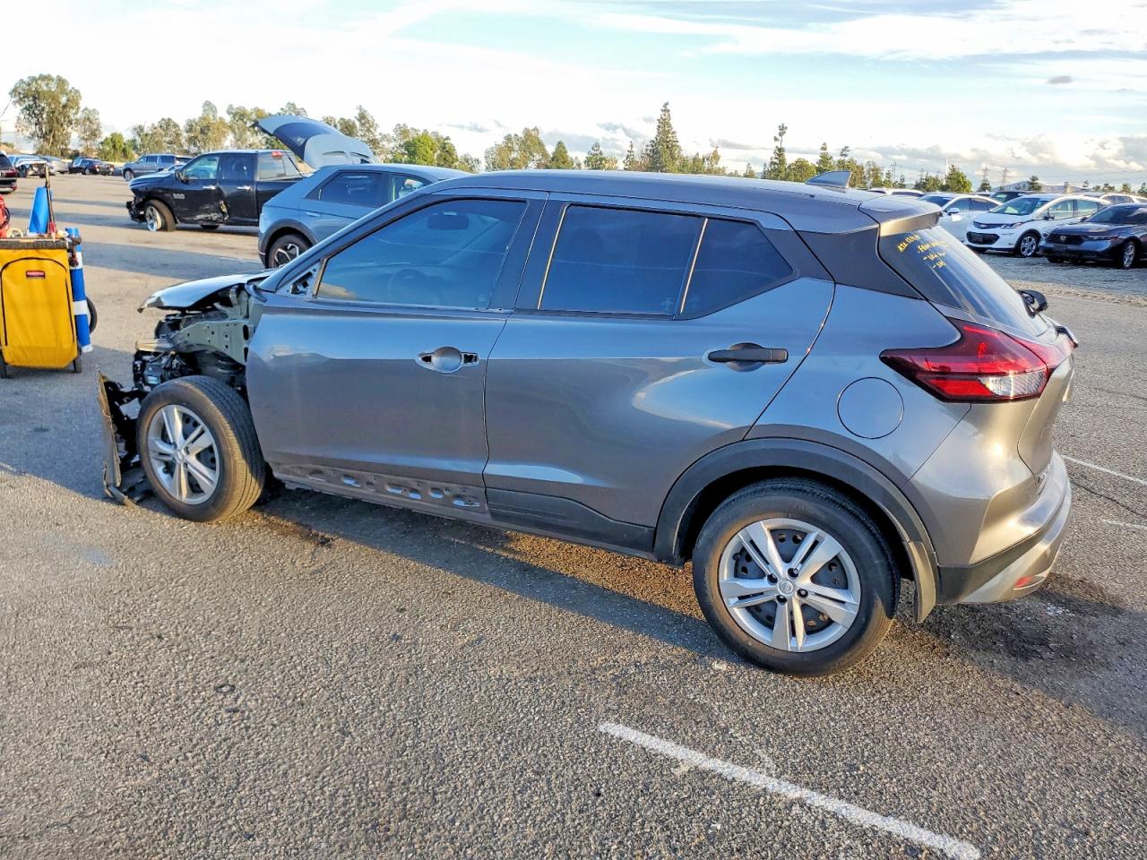2021 NISSAN KICKS S photo 2