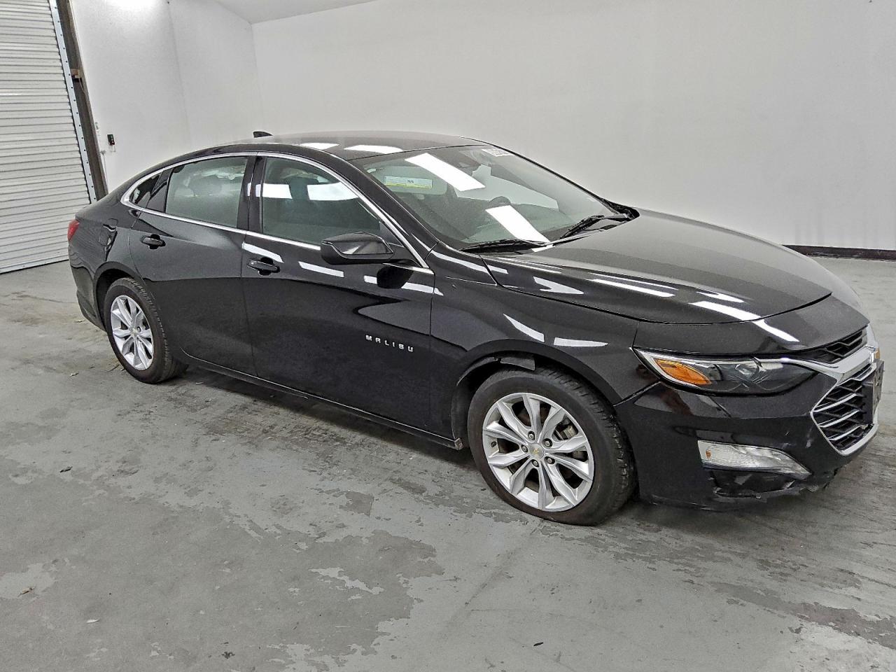 2023 CHEVROLET MALIBU LT photo 4