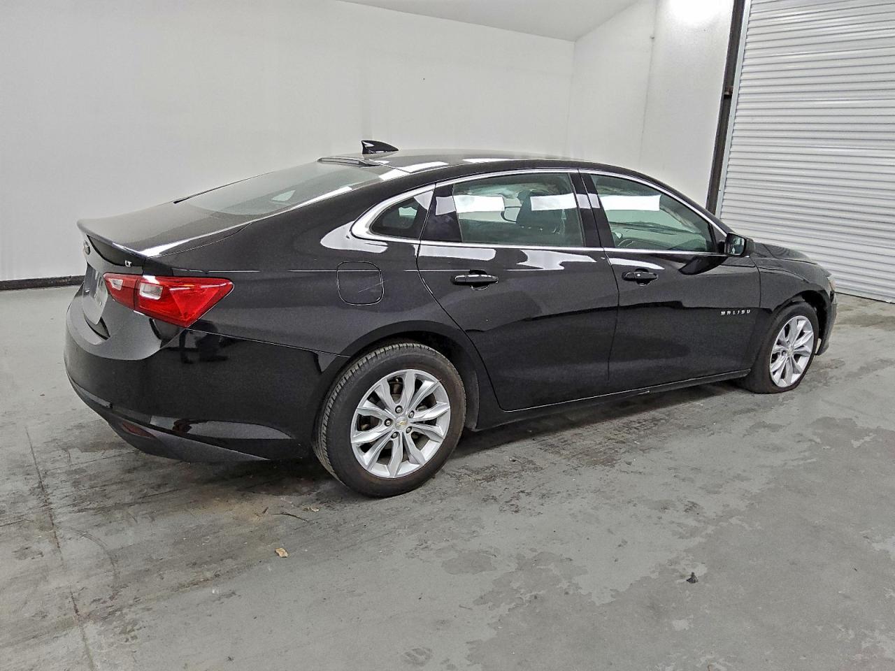 2023 CHEVROLET MALIBU LT photo 3