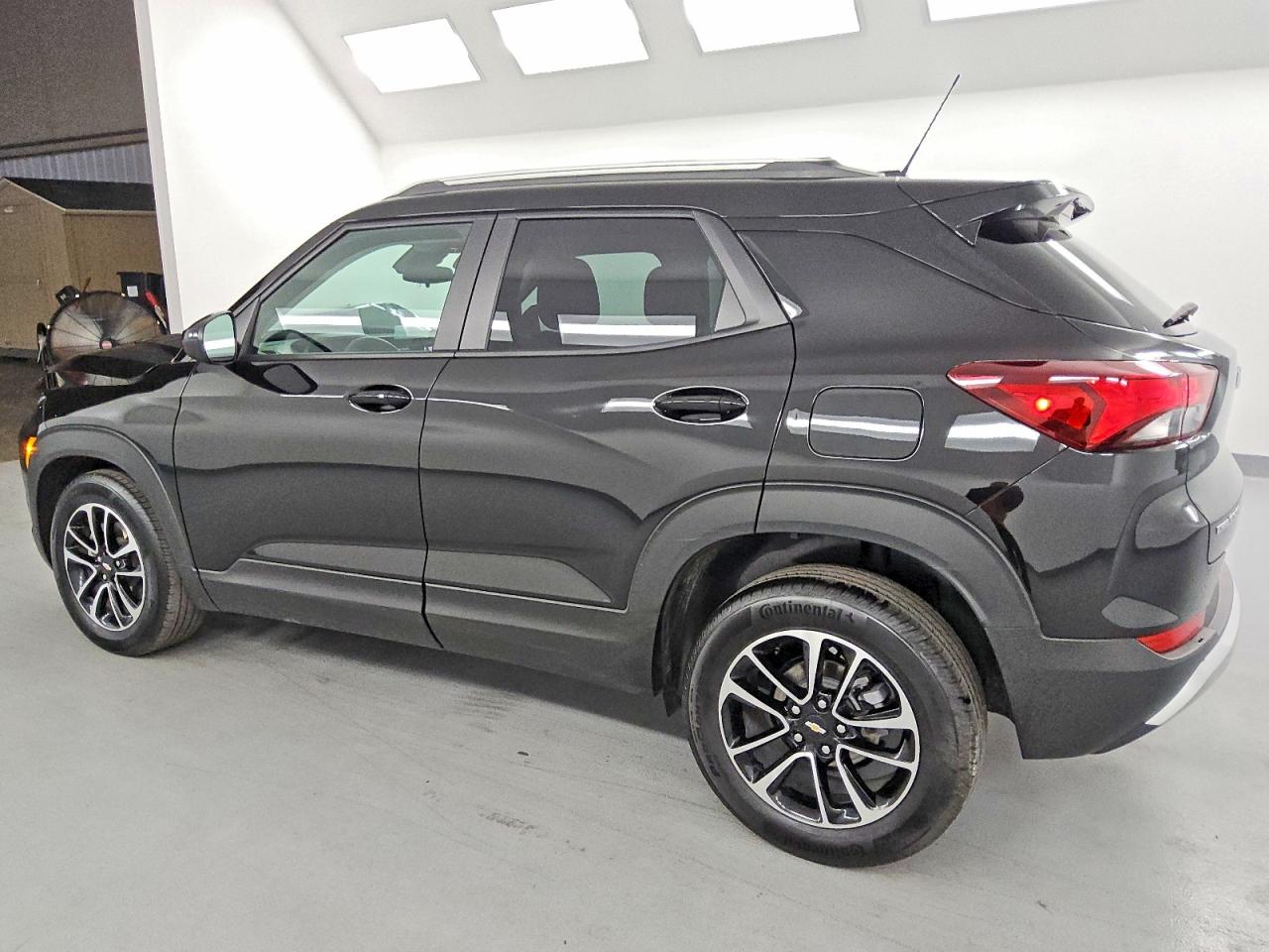 2025 CHEVROLET TRAILBLAZER LT photo 2