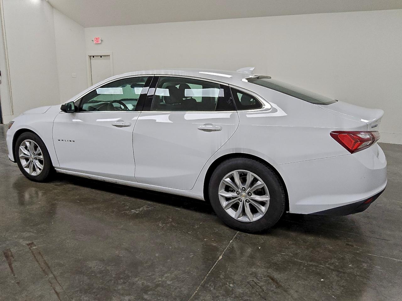 2022 CHEVROLET MALIBU LT photo 2