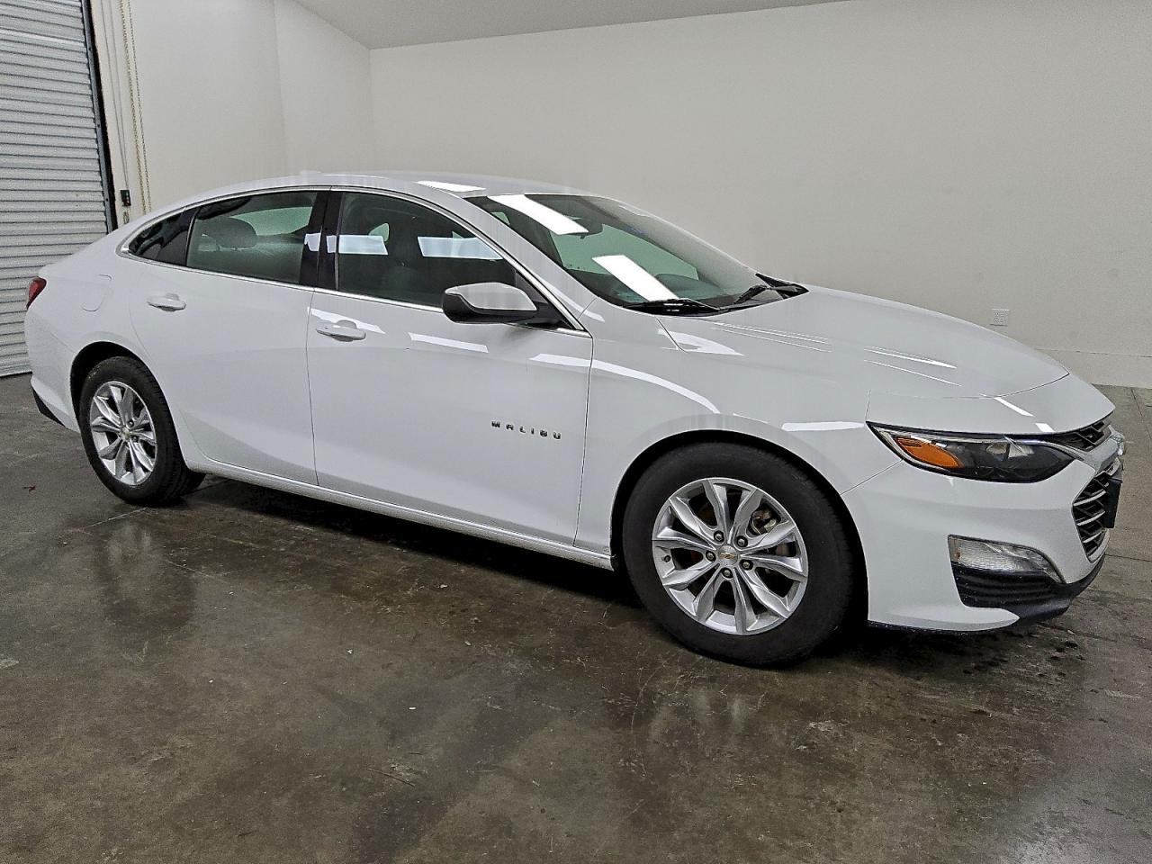 2022 CHEVROLET MALIBU LT photo 4