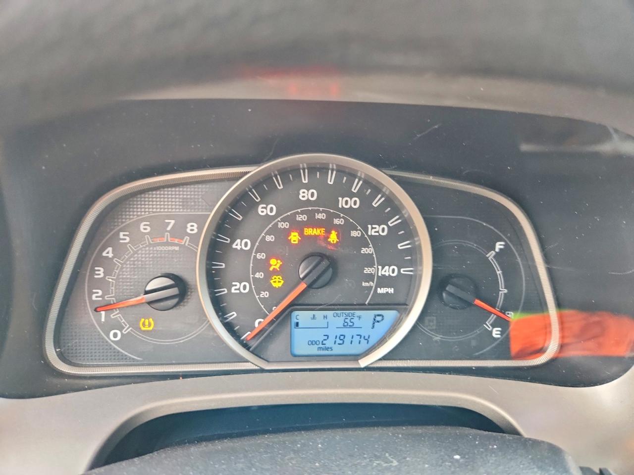 2014 TOYOTA RAV4 LE photo 9