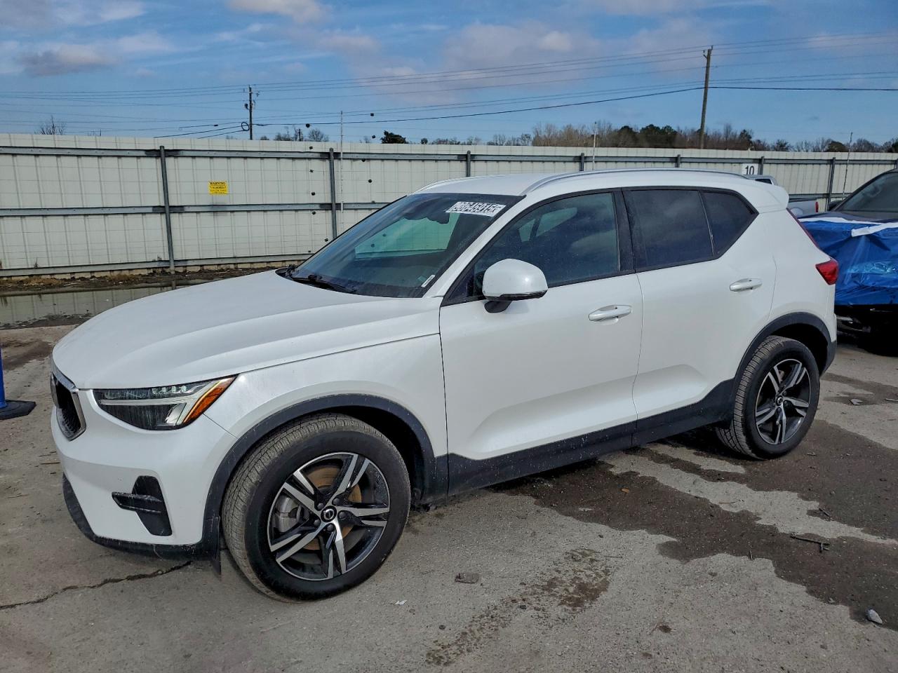 2023 VOLVO XC40