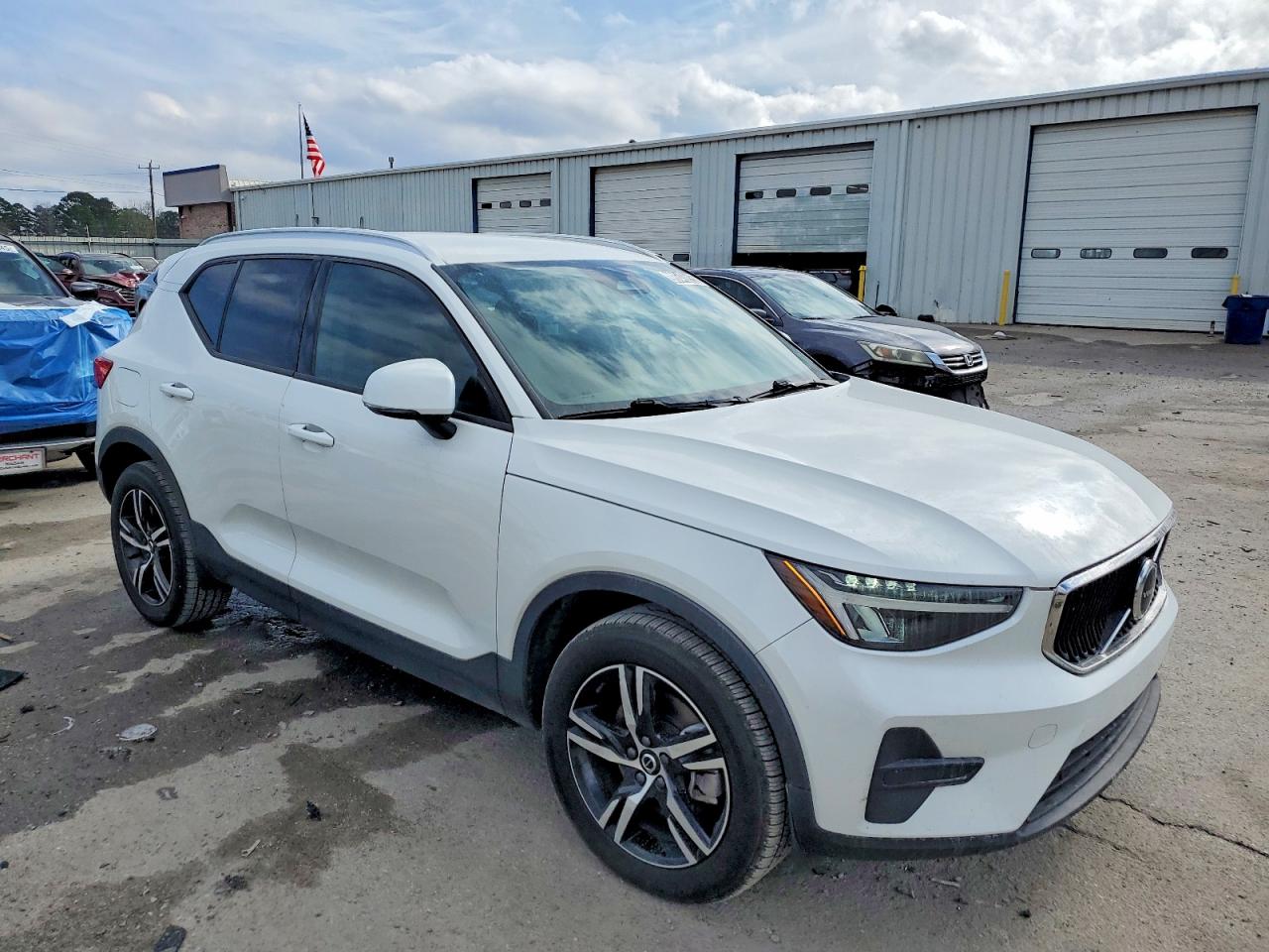 2023 VOLVO XC40 CORE photo 4