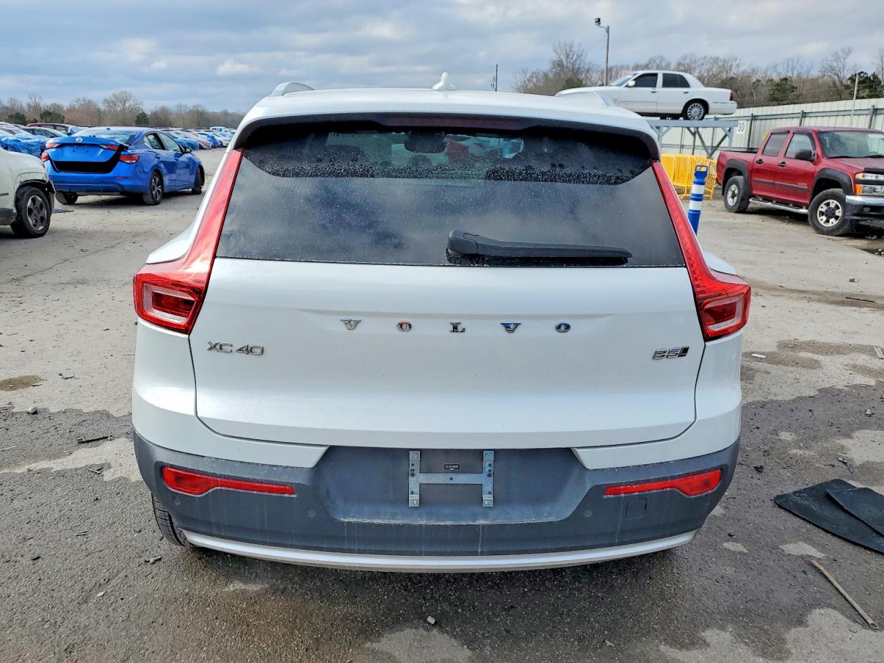 2023 VOLVO XC40 CORE photo 6