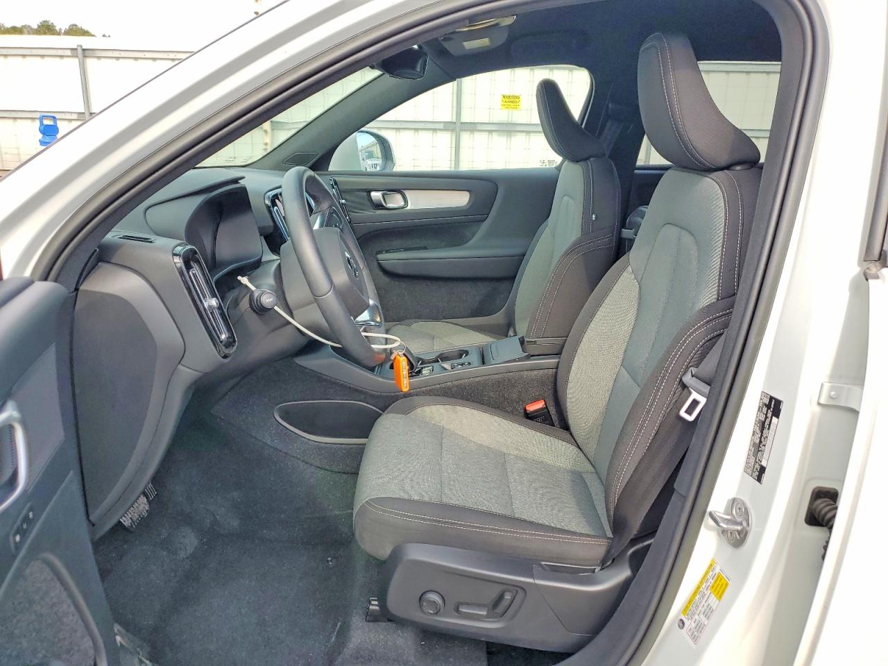 2023 VOLVO XC40 CORE photo 7