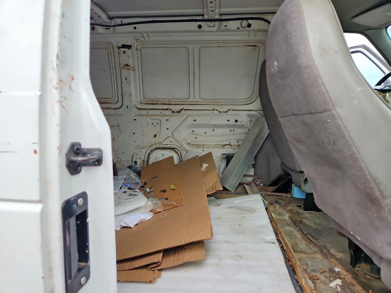 1998 FORD E250 DELIVERY VAN photo 11