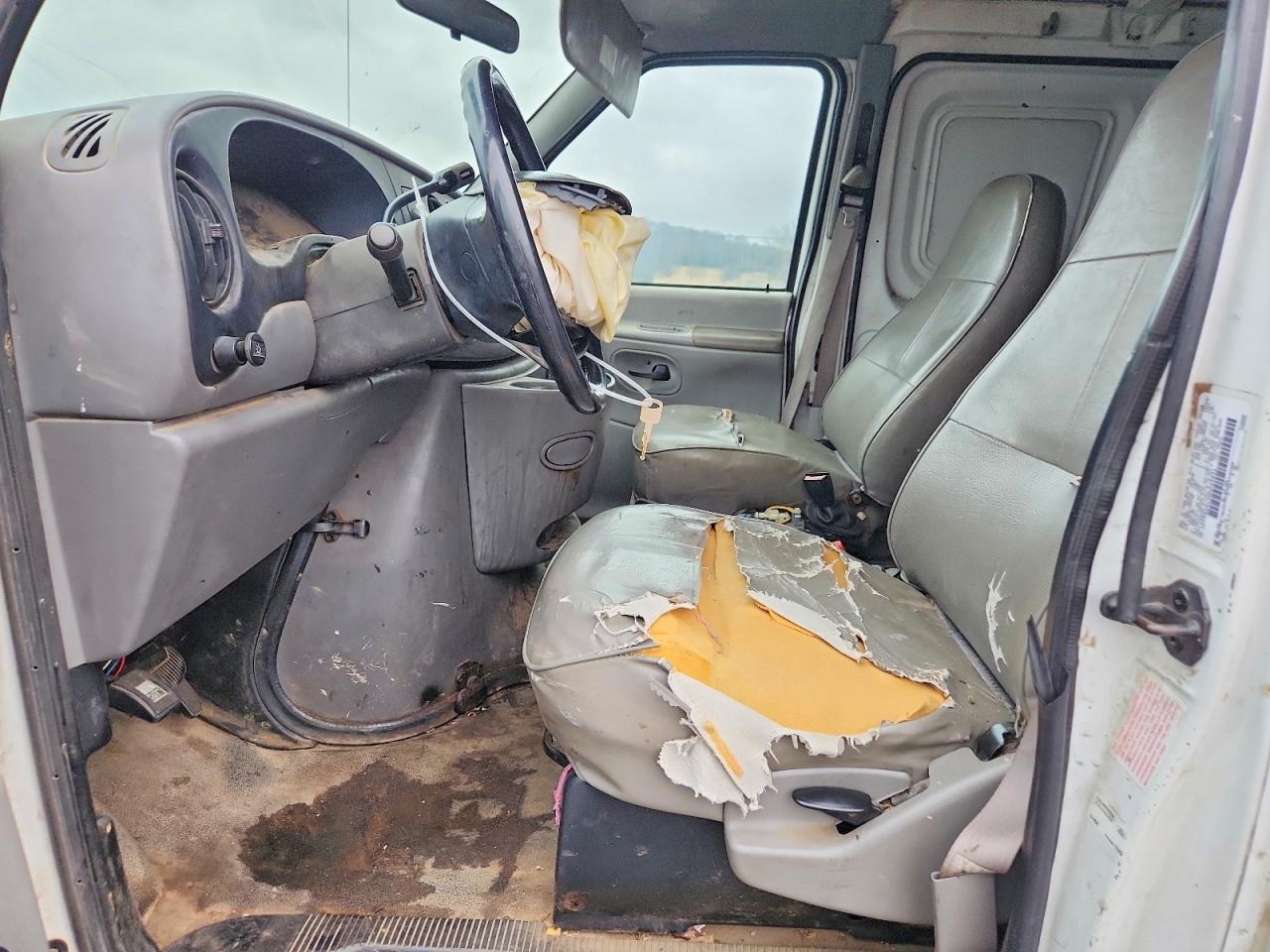 1998 FORD E250 DELIVERY VAN photo 7