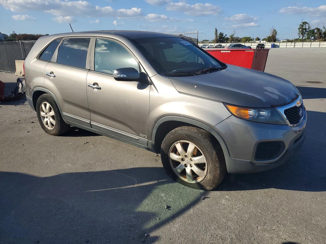 2013 KIA SORENTO LX photo 4