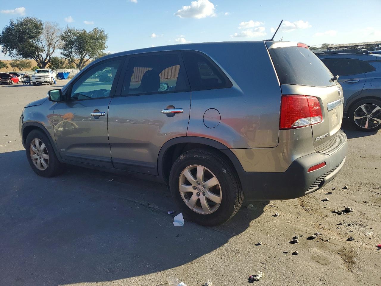2013 KIA SORENTO LX photo 2