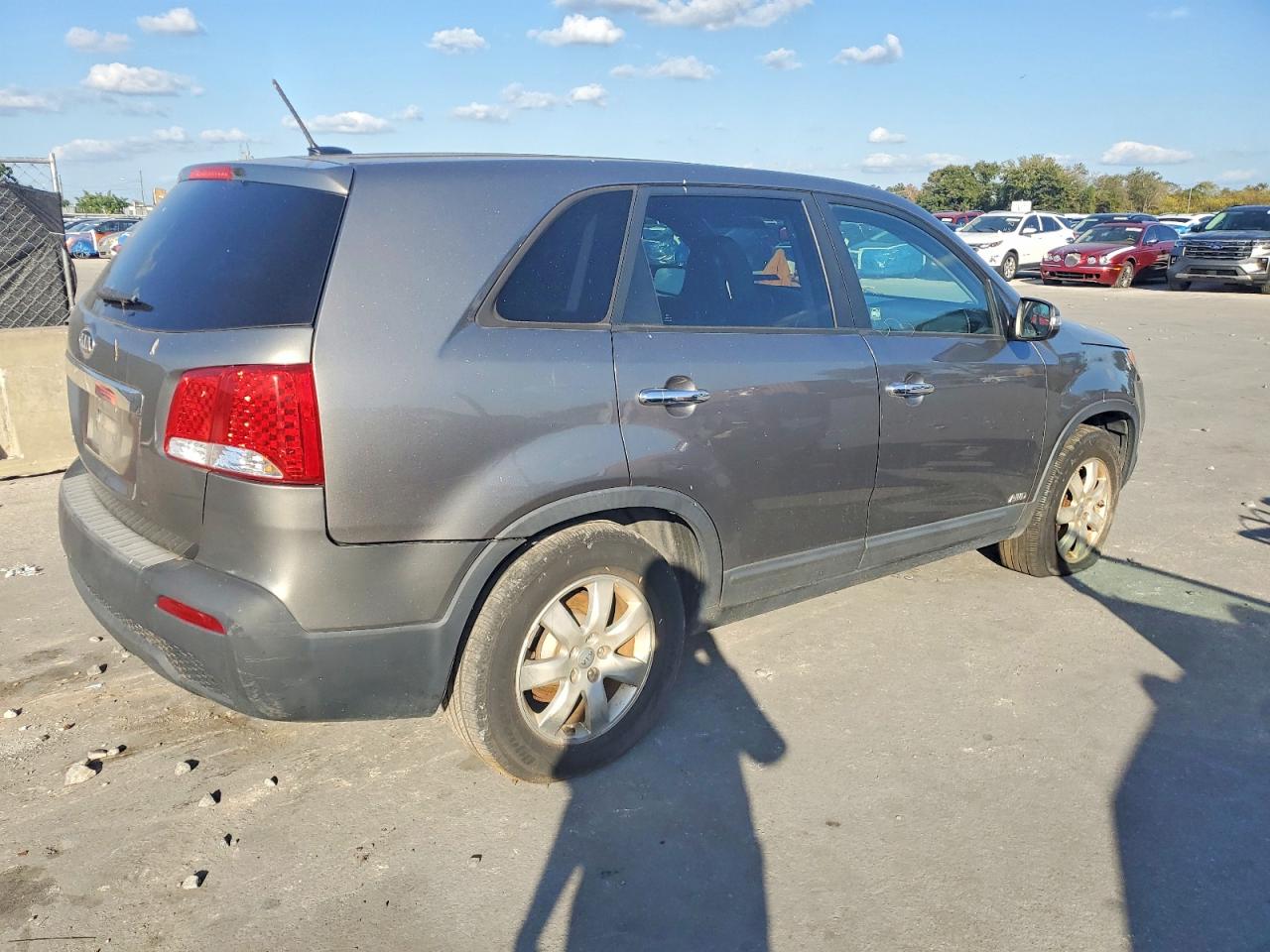 2013 KIA SORENTO LX photo 3