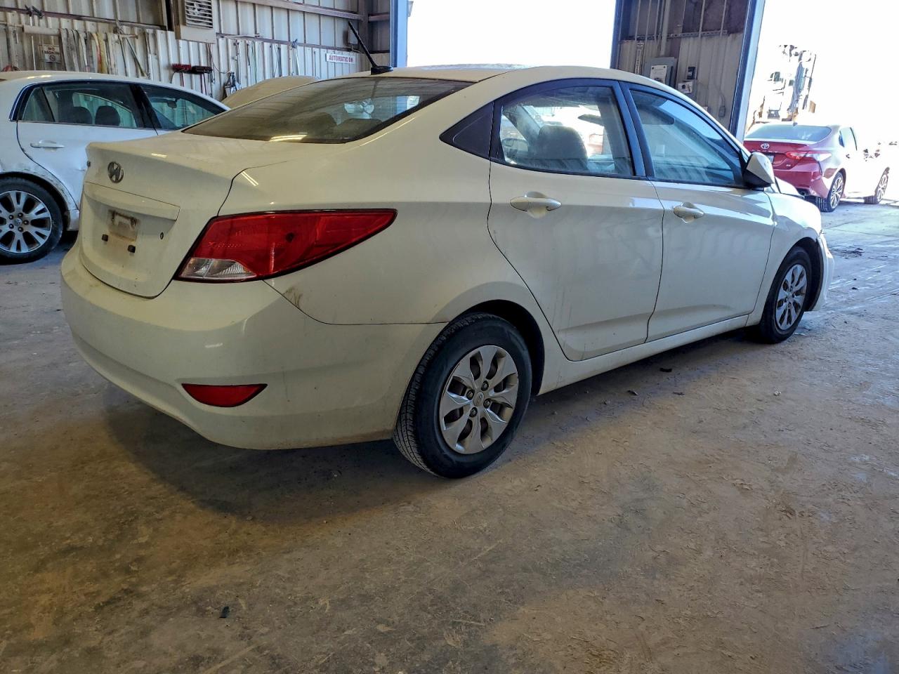 2015 HYUNDAI ACCENT GLS photo 3