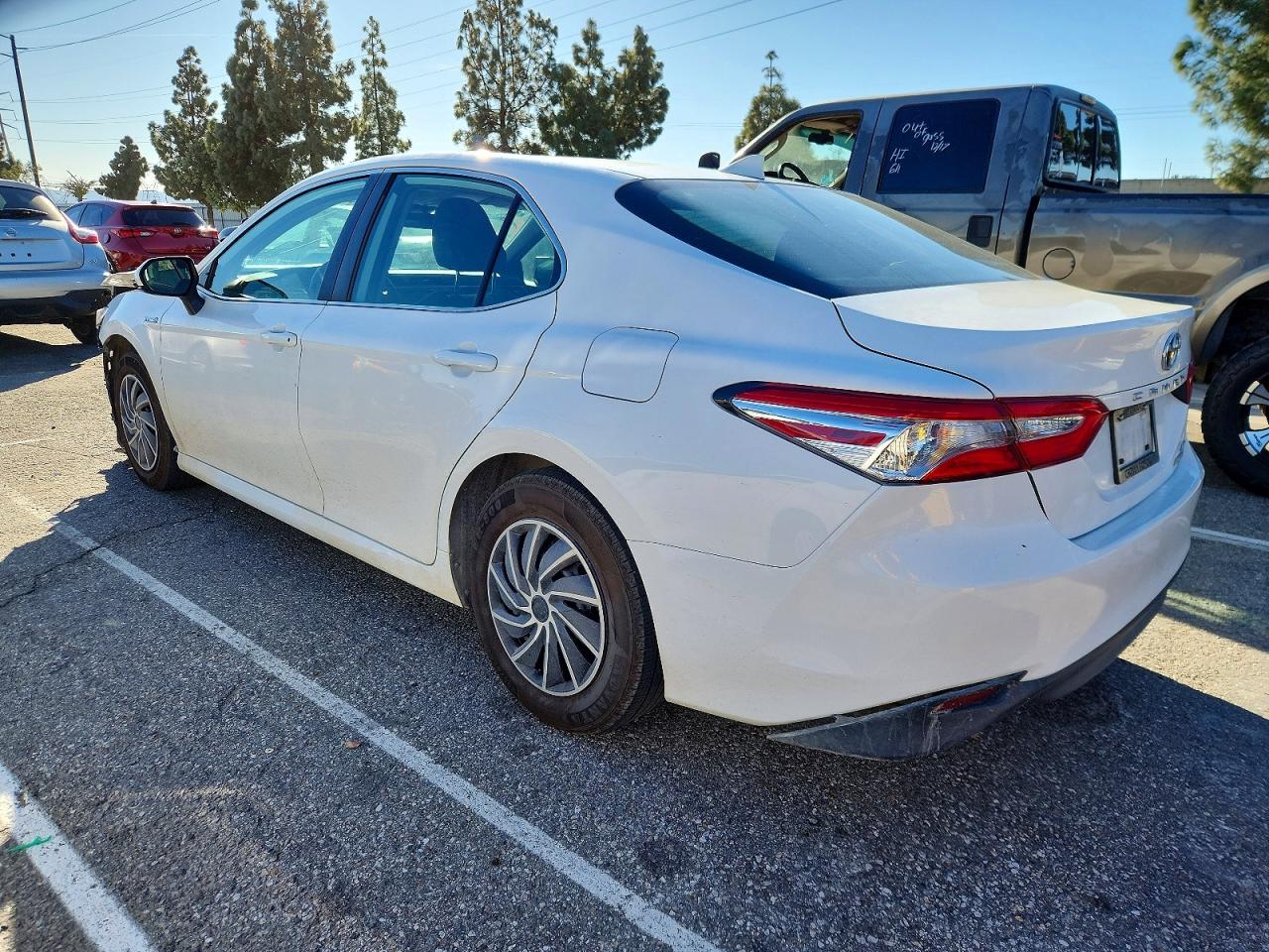 2019 TOYOTA CAMRY LE photo 2