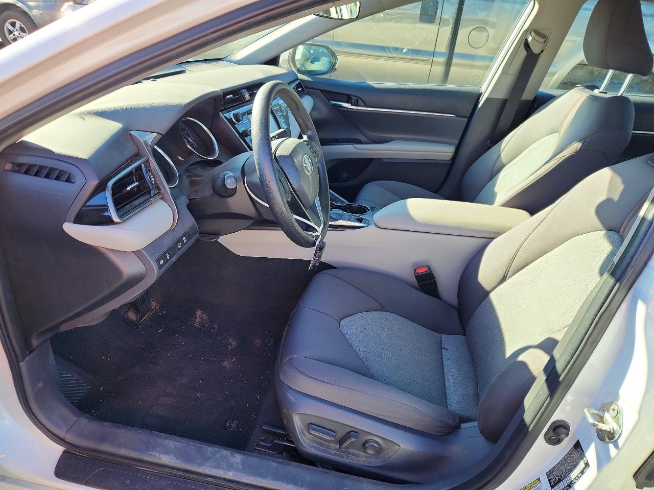 2019 TOYOTA CAMRY LE photo 7