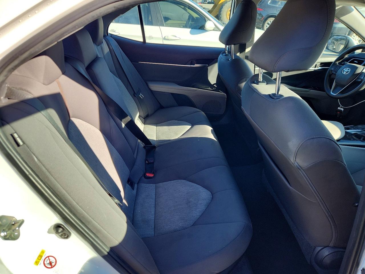 2019 TOYOTA CAMRY LE photo 10