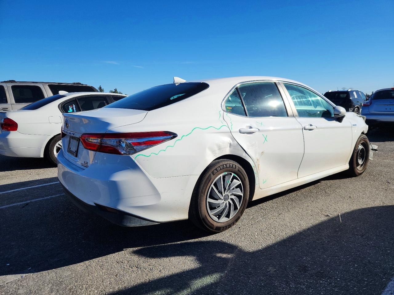 2019 TOYOTA CAMRY LE photo 3