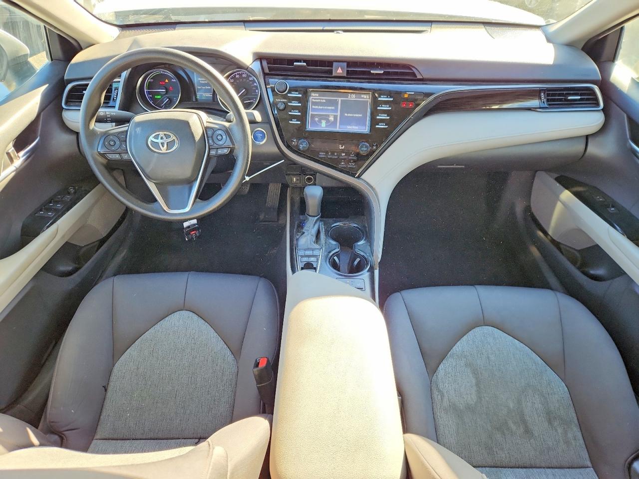 2019 TOYOTA CAMRY LE photo 8