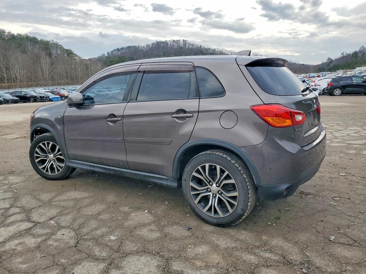 2017 MITSUBISHI OUTLANDER SPORT ES photo 2