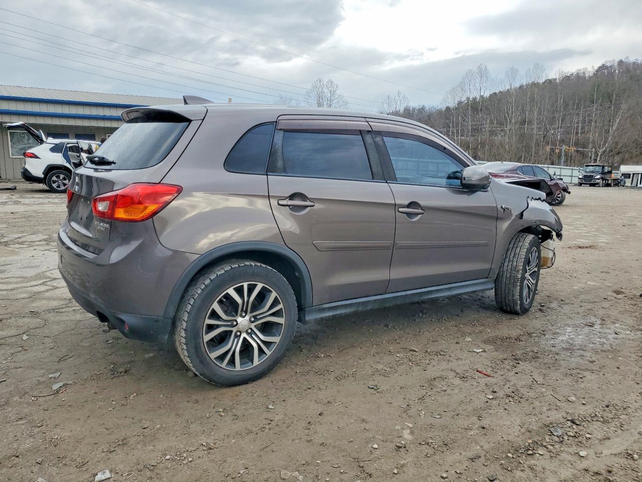 2017 MITSUBISHI OUTLANDER SPORT ES photo 3