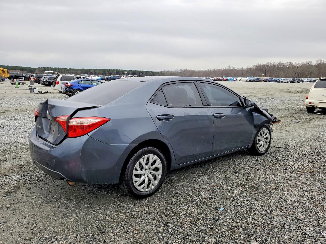 2017 TOYOTA COROLLA L photo 5