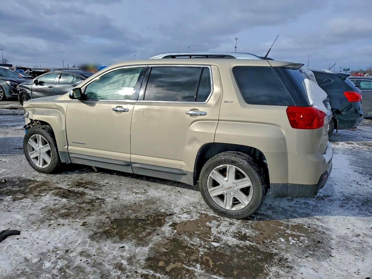2011 GMC TERRAIN SLT photo 2