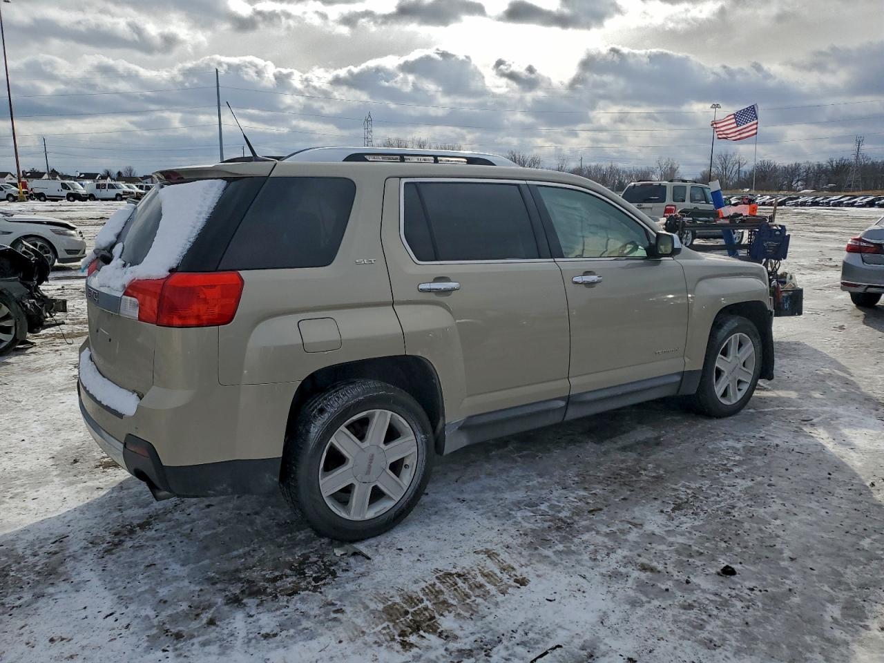 2011 GMC TERRAIN SLT photo 3