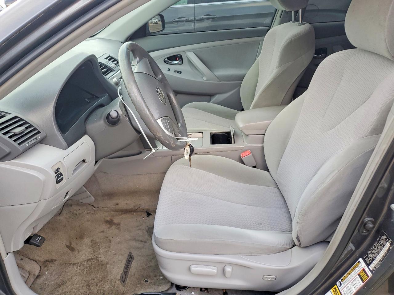 2010 TOYOTA CAMRY BASE photo 7