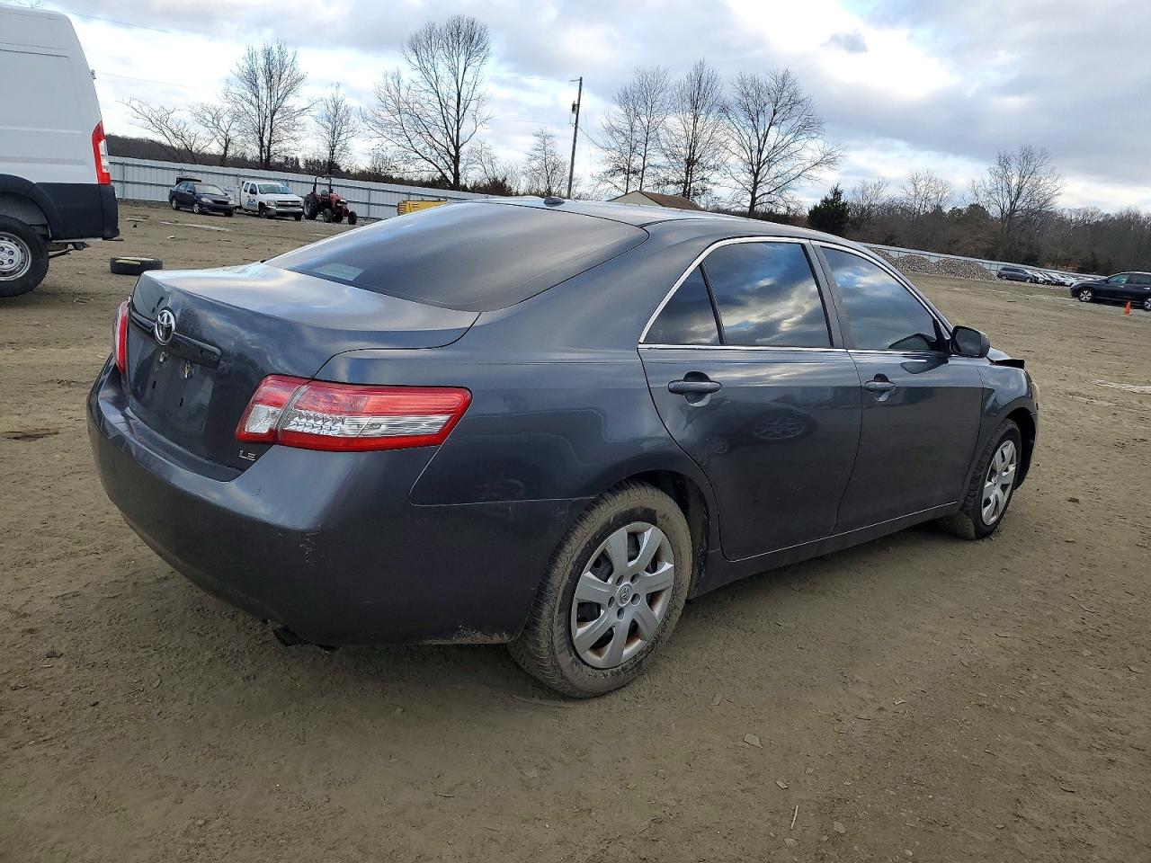 2010 TOYOTA CAMRY BASE photo 3
