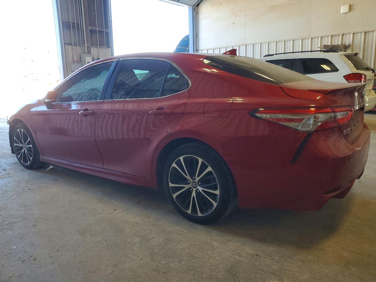 2019 TOYOTA CAMRY L photo 3