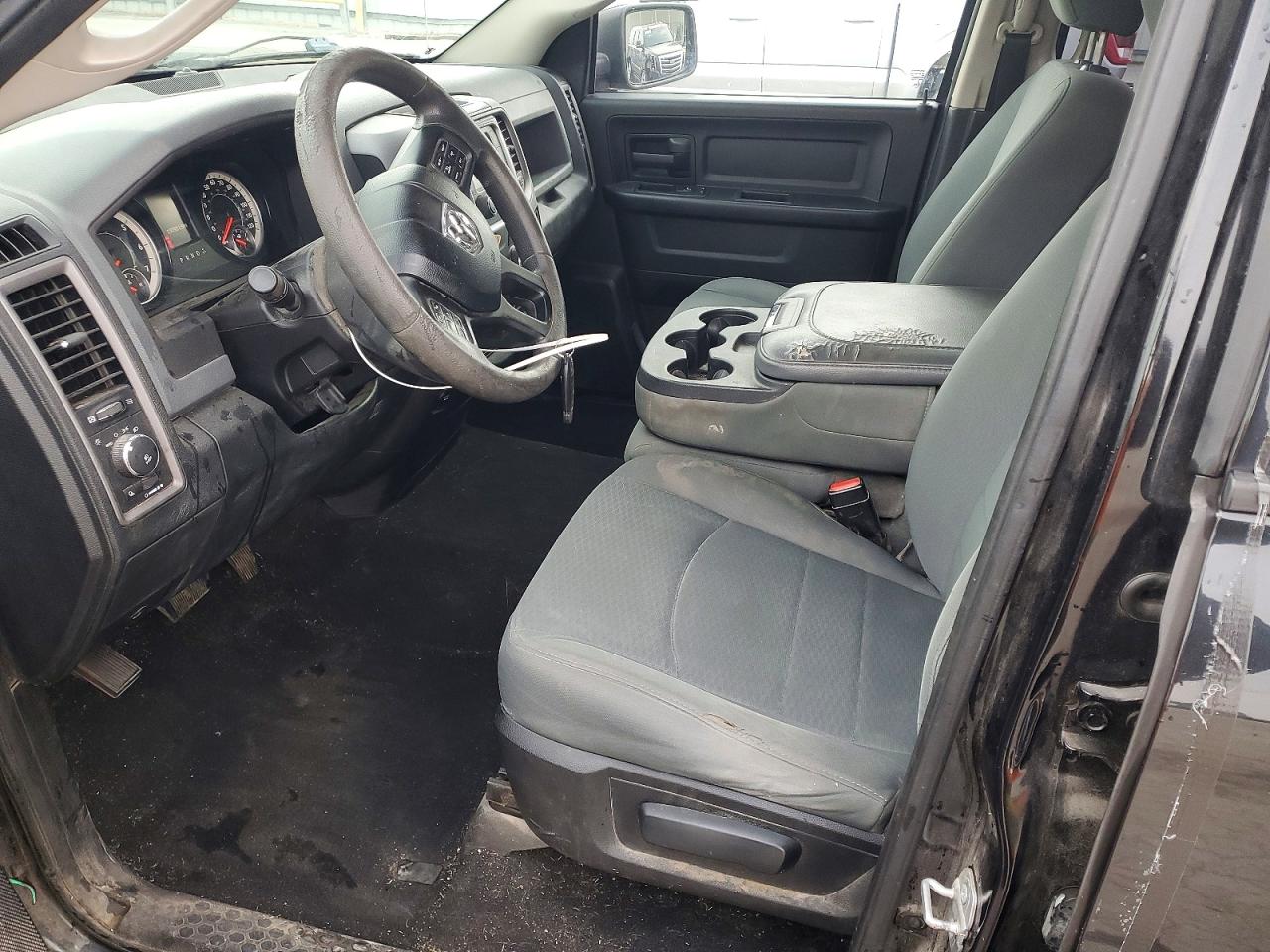 2016 RAM 1500 ST photo 7