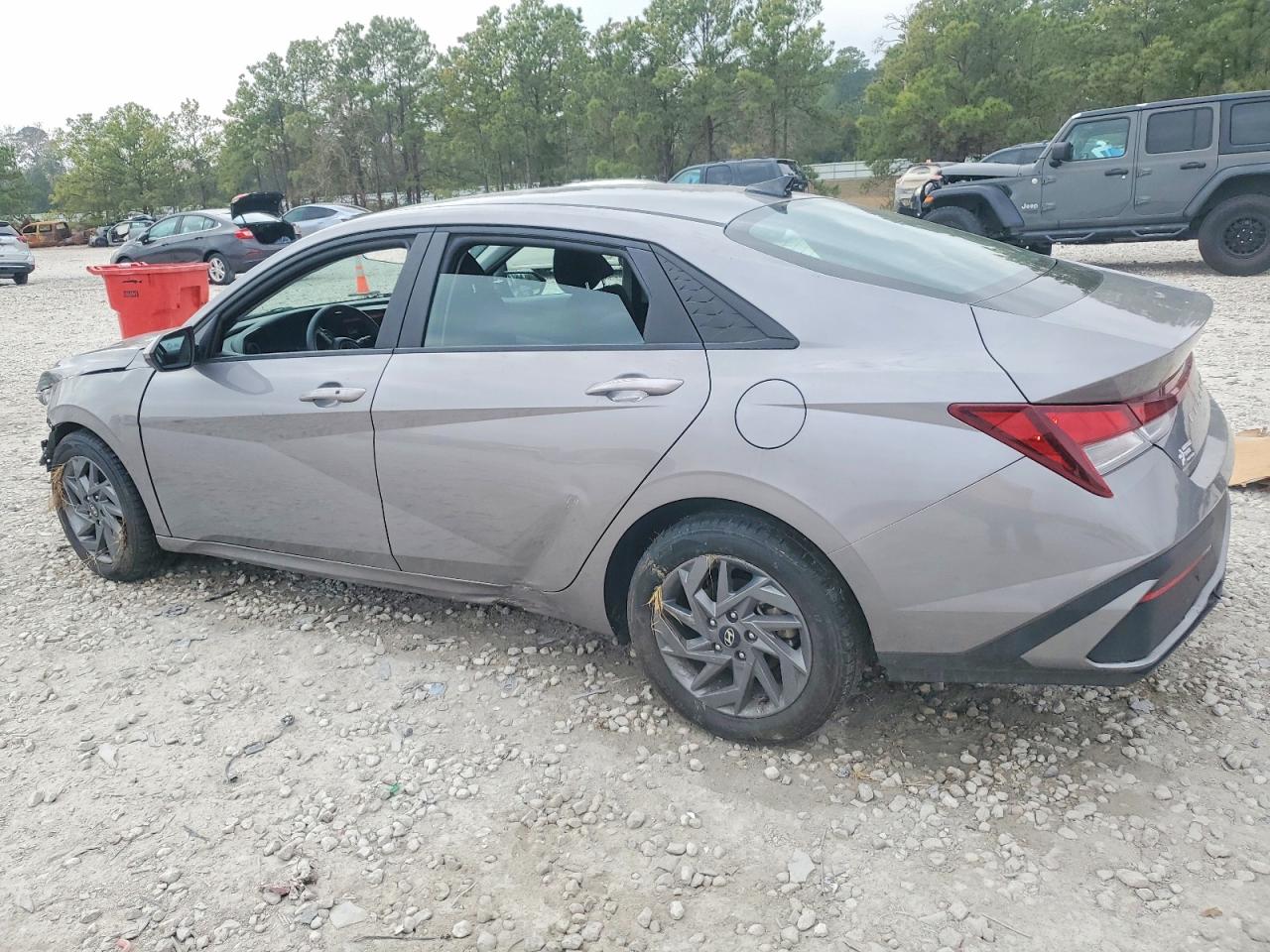 2024 HYUNDAI ELANTRA SEL photo 2