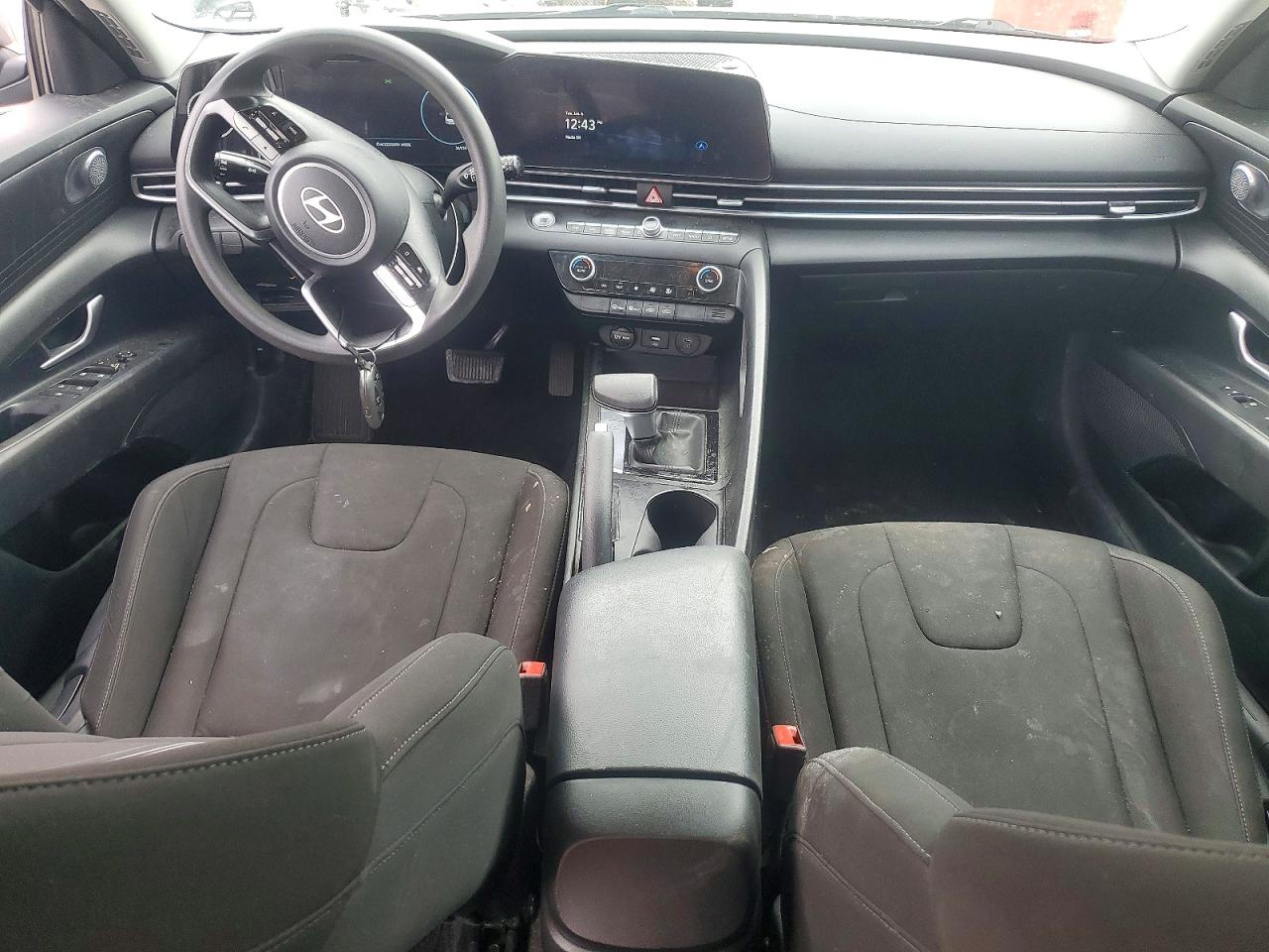 2024 HYUNDAI ELANTRA SEL photo 8