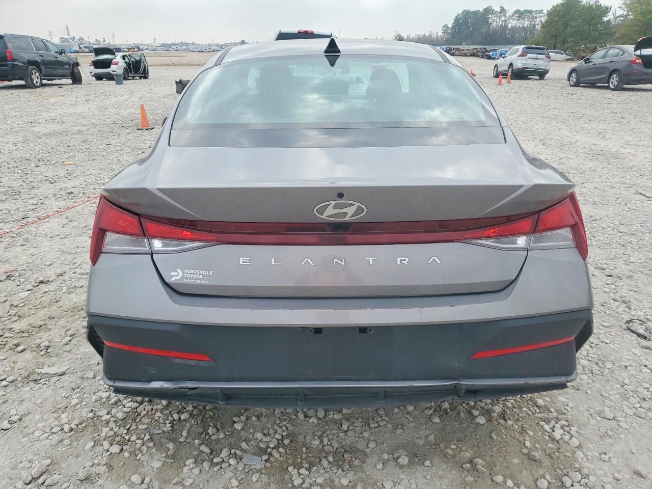 2024 HYUNDAI ELANTRA SEL photo 6