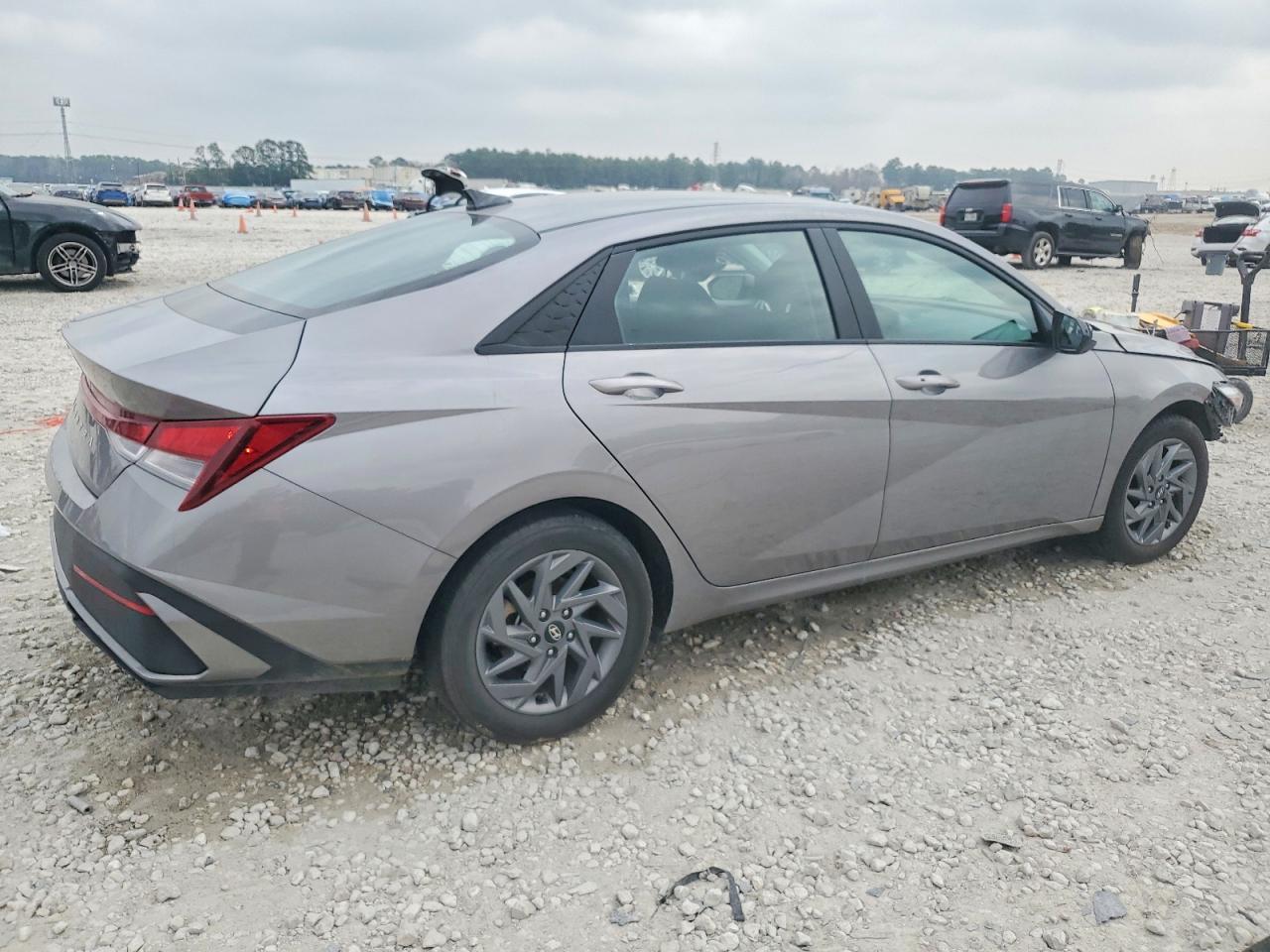 2024 HYUNDAI ELANTRA SEL photo 3