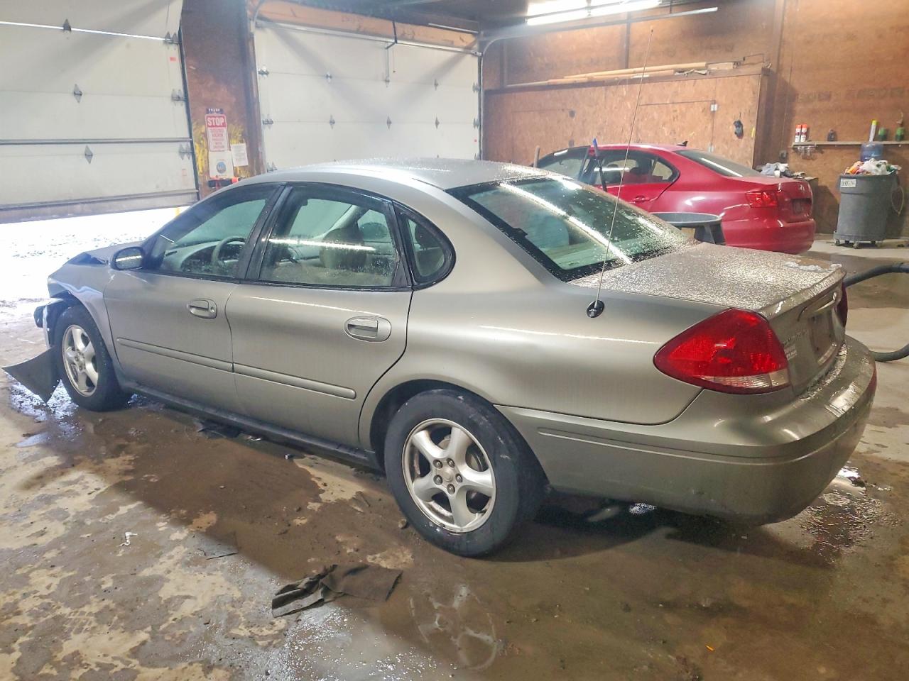 2004 FORD TAURUS SE photo 2