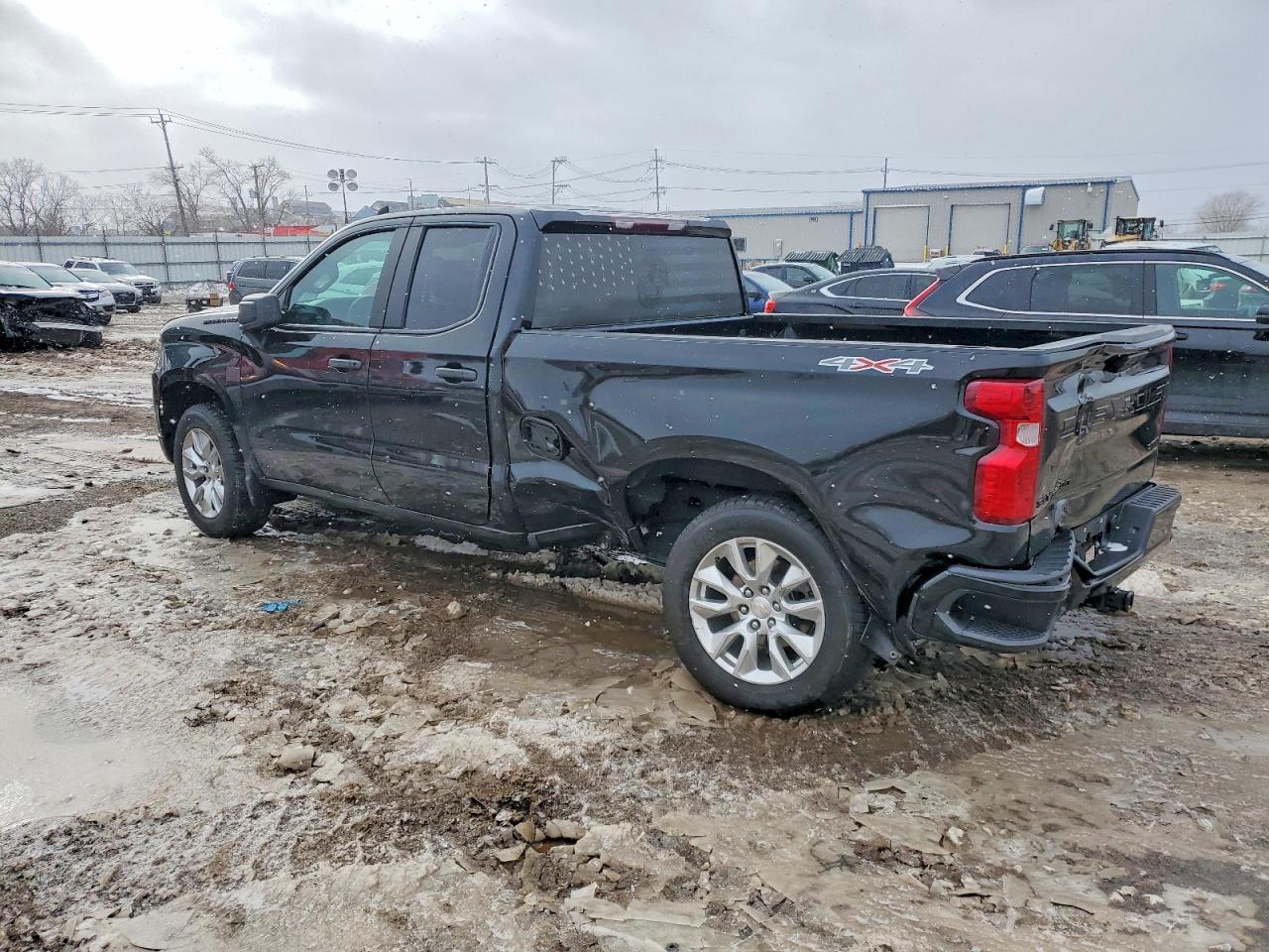 2024 CHEVROLET SILVERADO K1500 CUSTOM photo 2