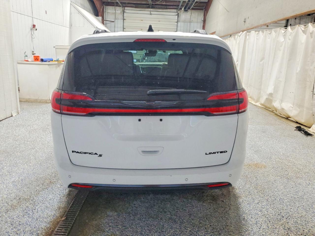 2025 CHRYSLER PACIFICA LIMITED photo 6
