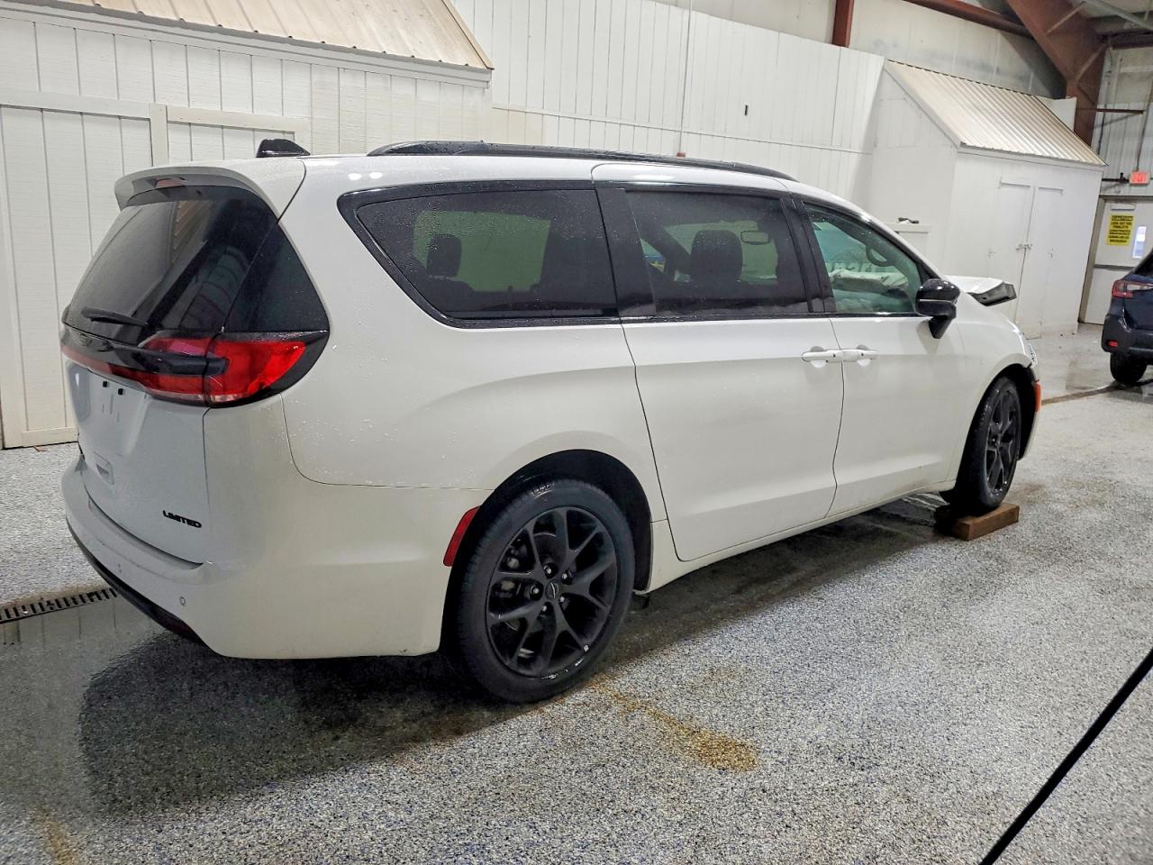 2025 CHRYSLER PACIFICA LIMITED photo 3